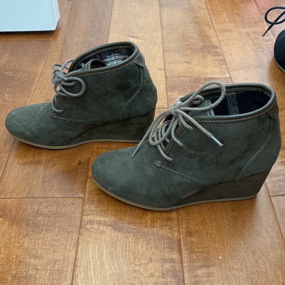 Mad Love Green Wedge Booties - Picture 2 of 7